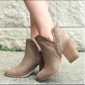 Weekend Vibes Block Heel